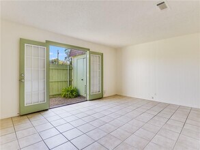 Building Photo - 2804 Westhill Dr