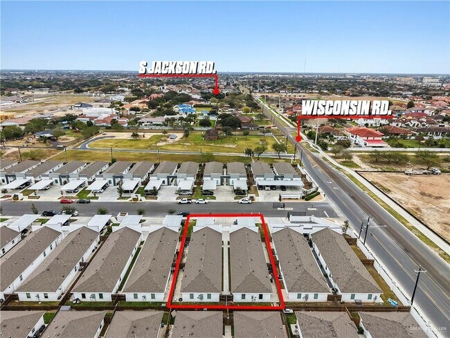 Building Photo - 17 S Colt Ln