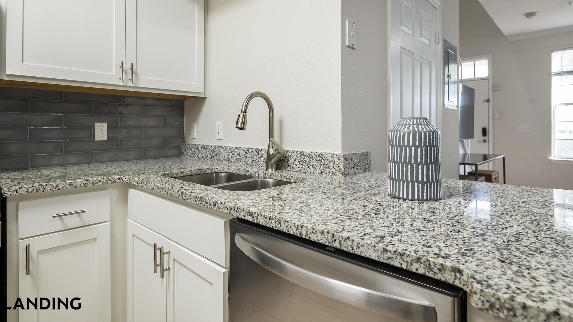 Building Photo - 2801 Biltmore Park Dr