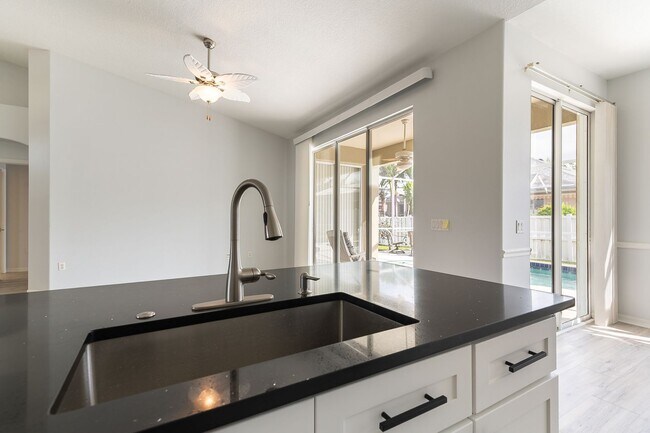 Building Photo - 3-Bed 2-Bath Unfurnished Pool Home - Greenfield Plantation