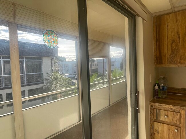 Building Photo - 83 Capri B