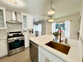 Building Photo - 445 E Magnolia Blvd