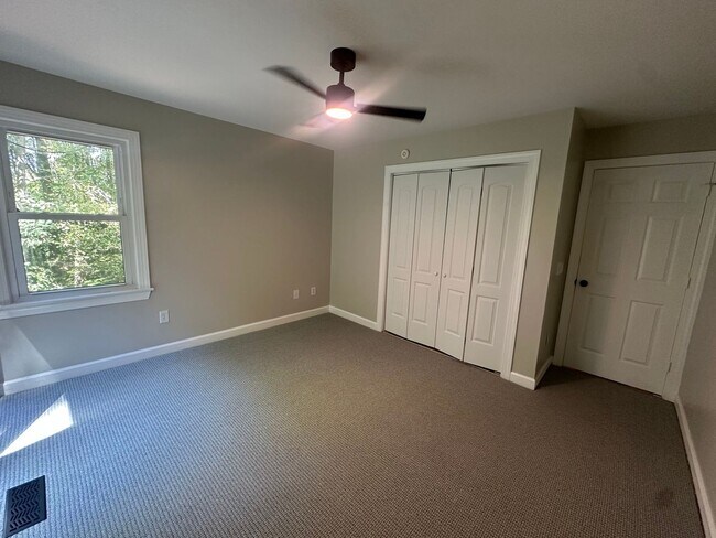 Building Photo - 160 Lystra Hills Ln