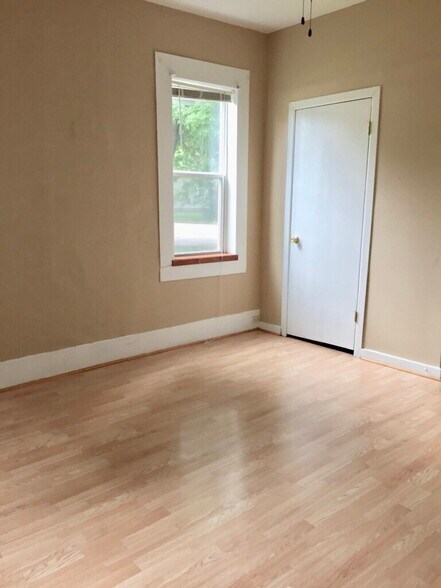 Building Photo - 1101 S Dewey St