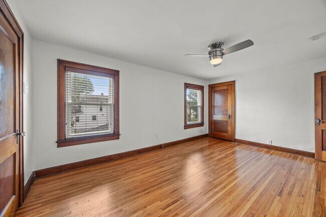 Building Photo - 1549 Meadow Rd