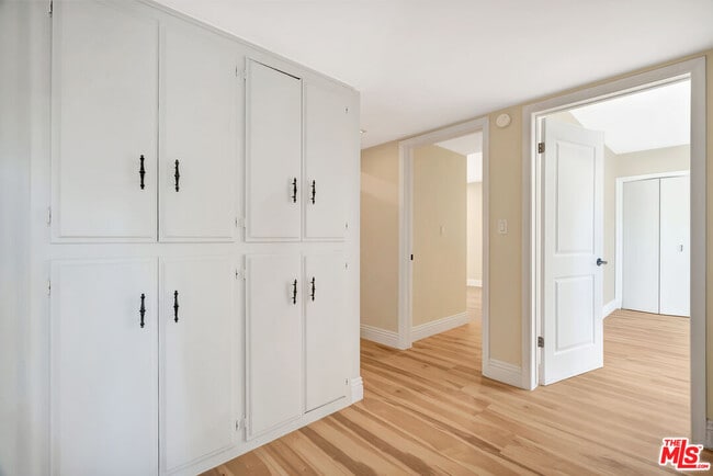 Building Photo - 16608 Park Ln Cir