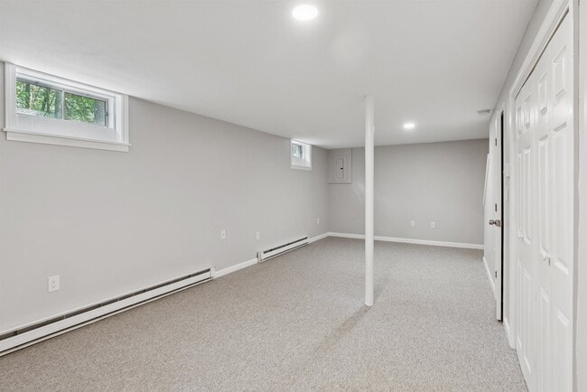 Building Photo - 5 Woodvale Ct