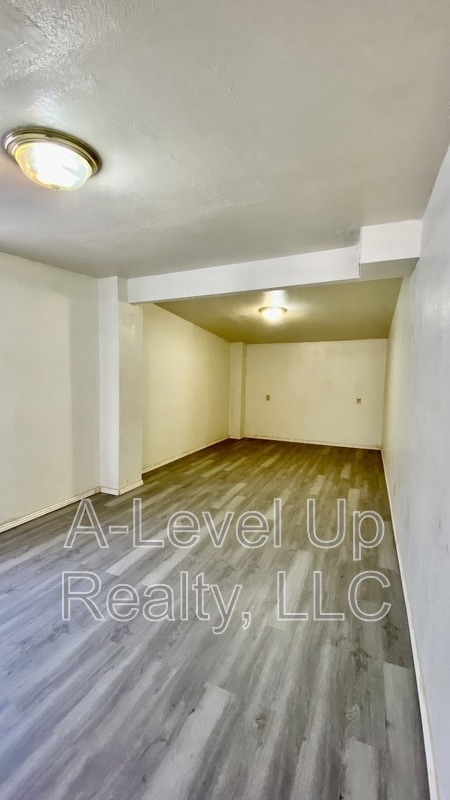 Building Photo - 700 W Calle Colado