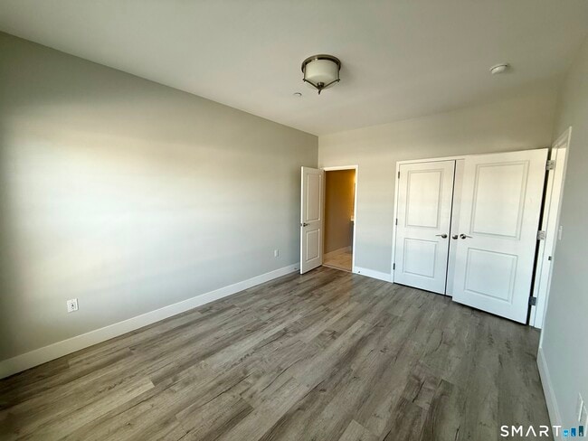 Building Photo - 502 Howe Ave