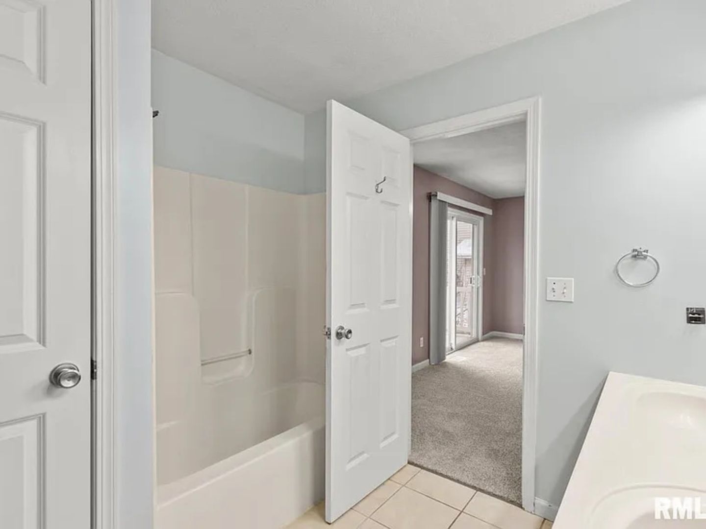 Building Photo - 11217 North Oakwood Drive