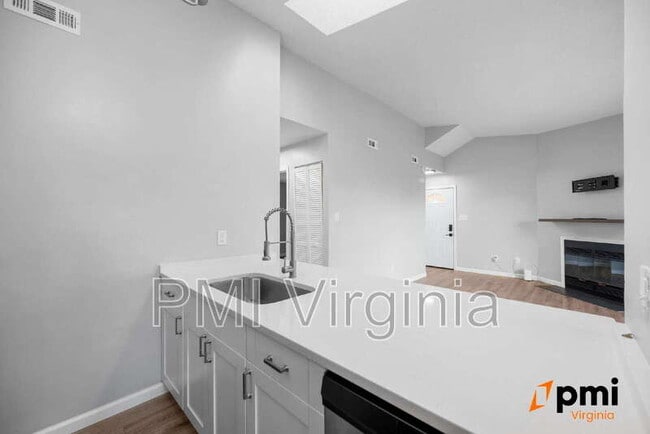 Building Photo - 631 Bluff Ct