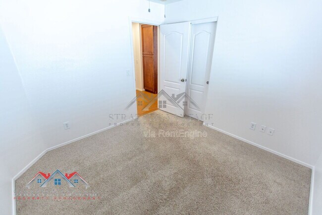 Building Photo - 8039 W Alex Ave