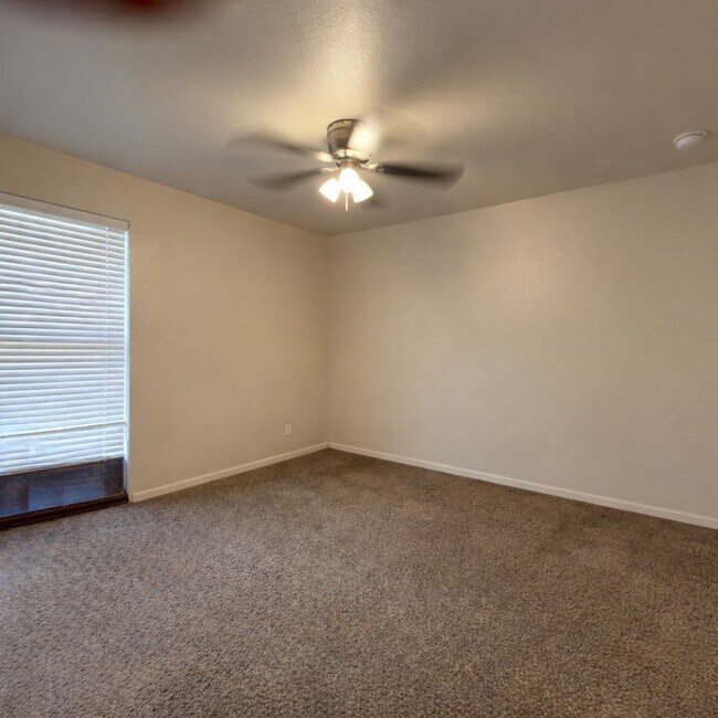 Building Photo - 1315 Yellow Rose Ct