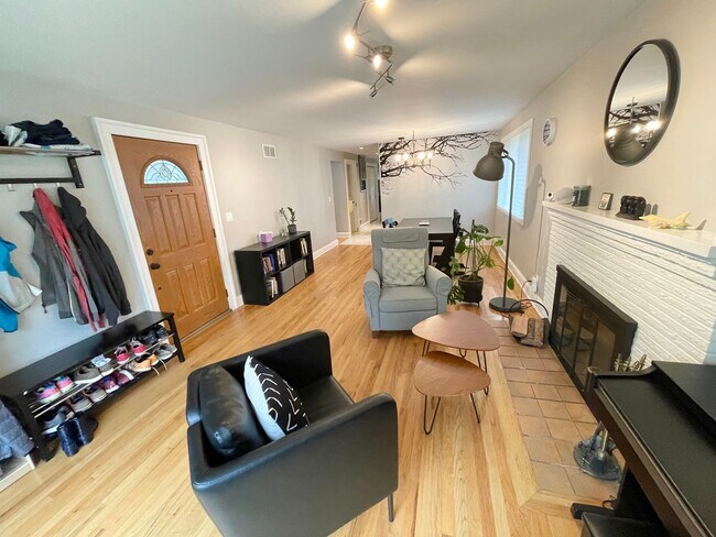 Building Photo - Elegant Three Bedroom Ravenna Home