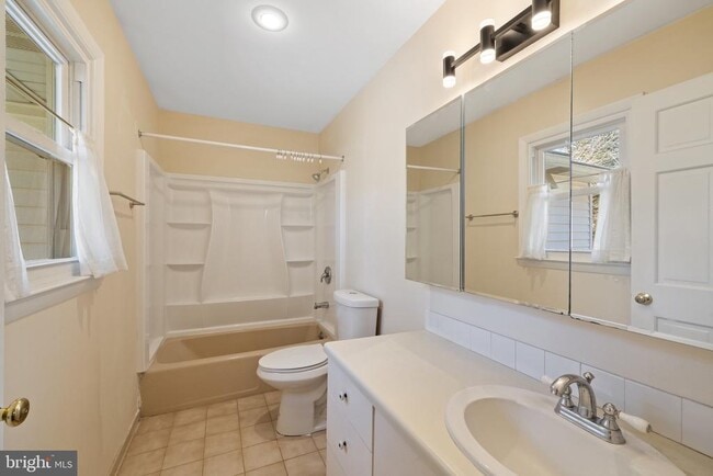 Building Photo - 1032 Pinecrest Dr