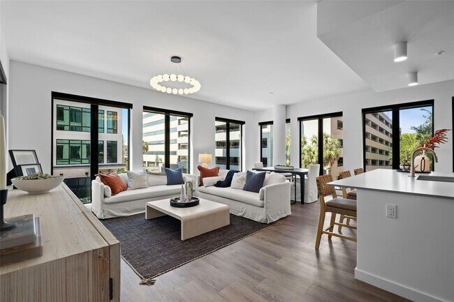 Building Photo - 1991 Main St