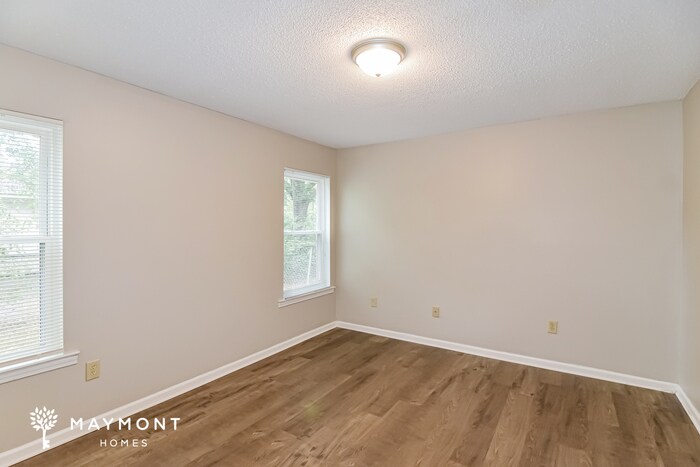 Building Photo - 5805 Hyde Park Dr