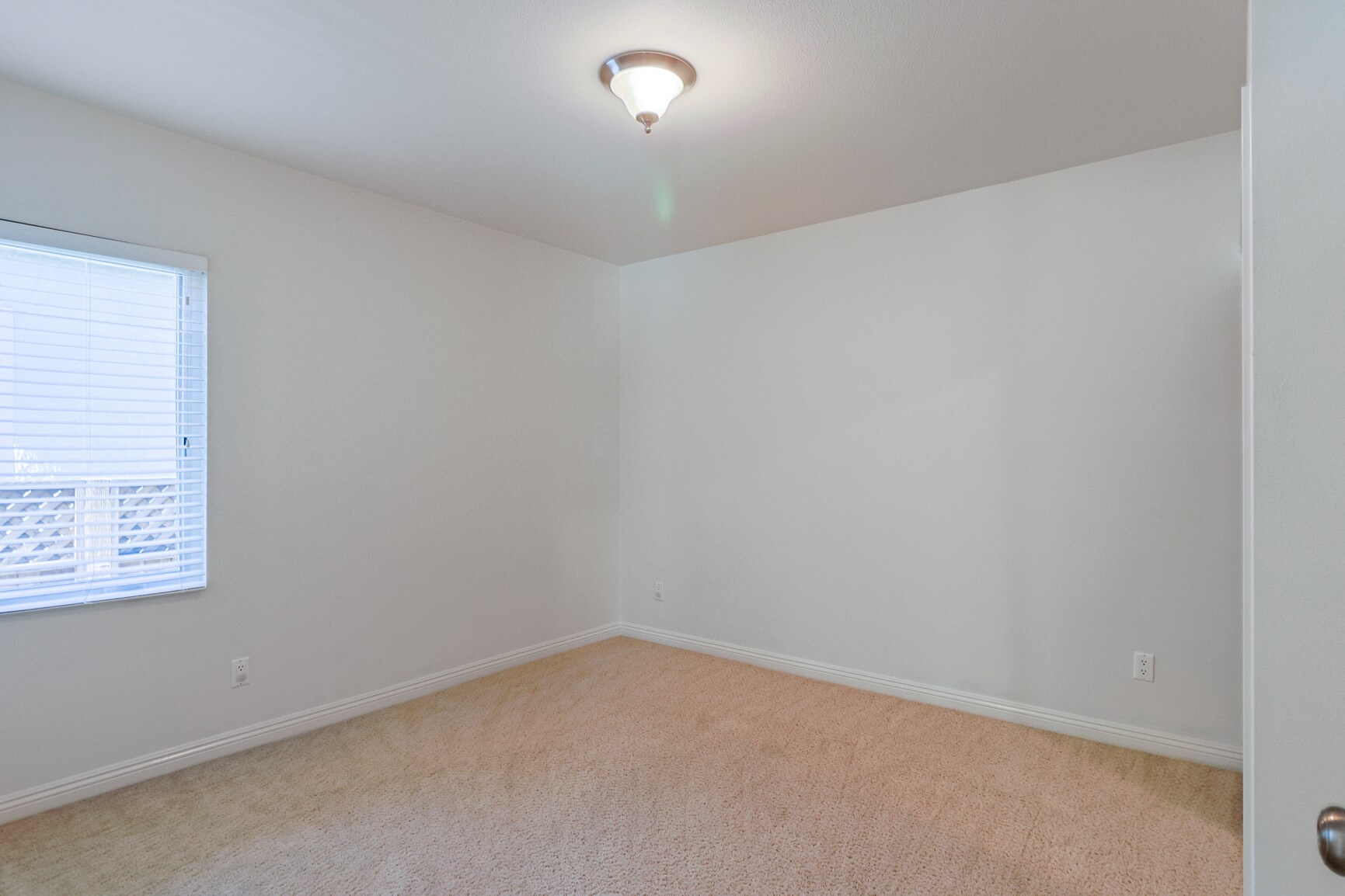Building Photo - 844 N Lima St