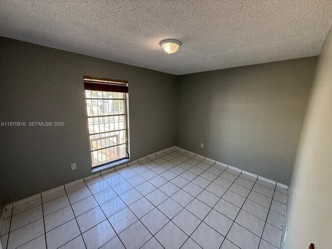 Building Photo - 1051 SW 1st St