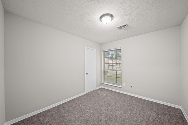 Building Photo - 5232 Cottonwood Cir