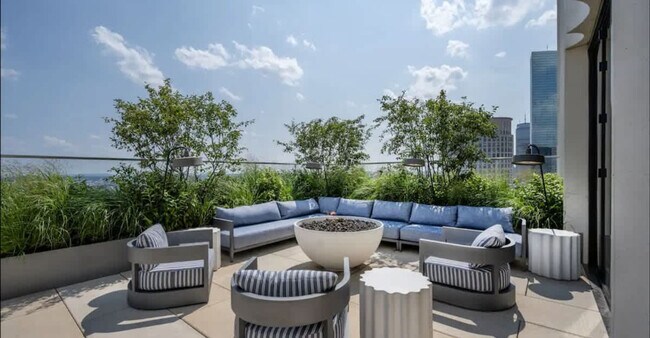 Building Photo - 212 Stuart St