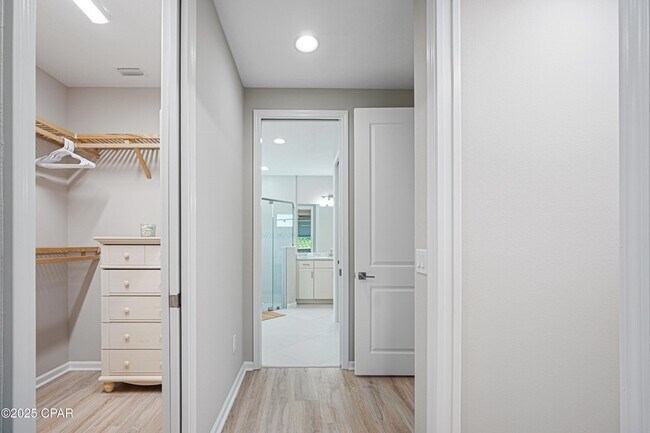 Building Photo - 9431 Paradise Dr