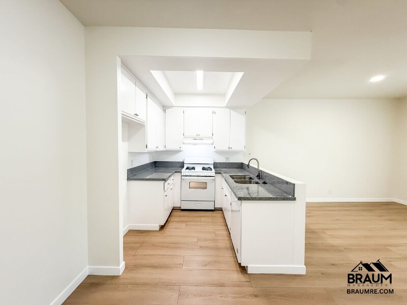 Building Photo - 11459 Collins St