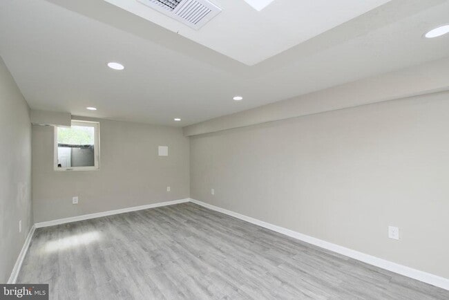 Building Photo - 8808 Oxon Hill Rd