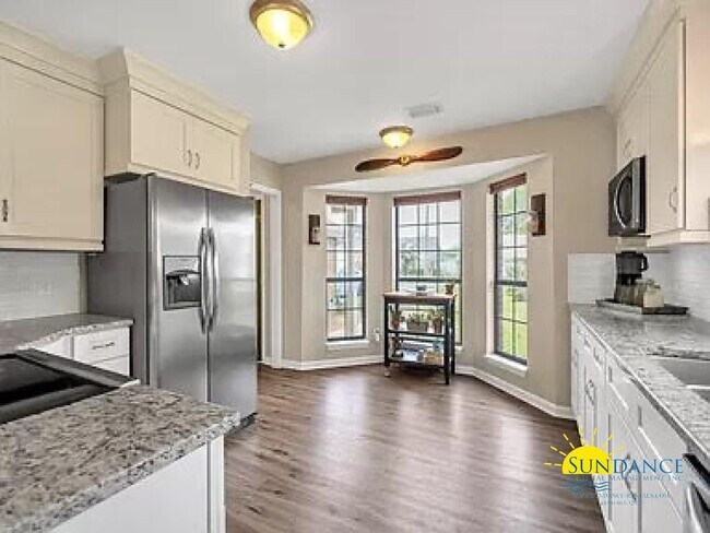 Building Photo - Spacious 3-Bedroom Home in Mary Esther Nea...
