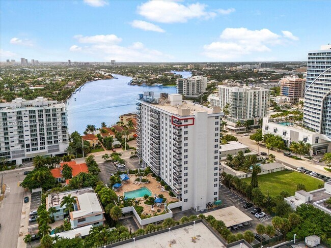 Building Photo - 336 N Birch Rd