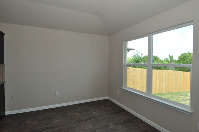 Building Photo - Dont Miss This Beauty In A Quiet Community