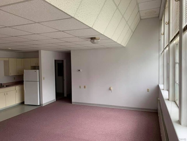 Building Photo - 44 Riverside Dr