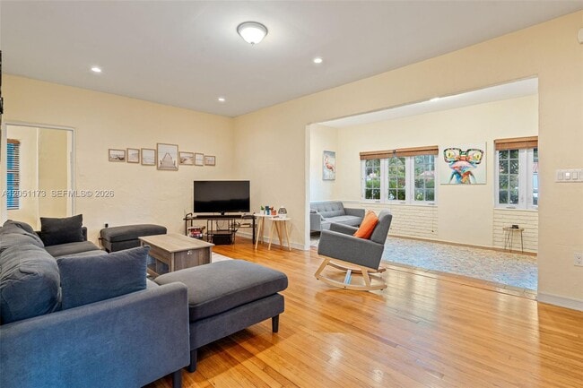 Building Photo - 46 Montilla Ave