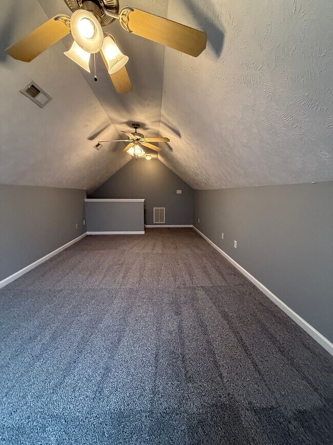 Building Photo - Beautiful 3 Bed Plus Bonus Room Raeford Home