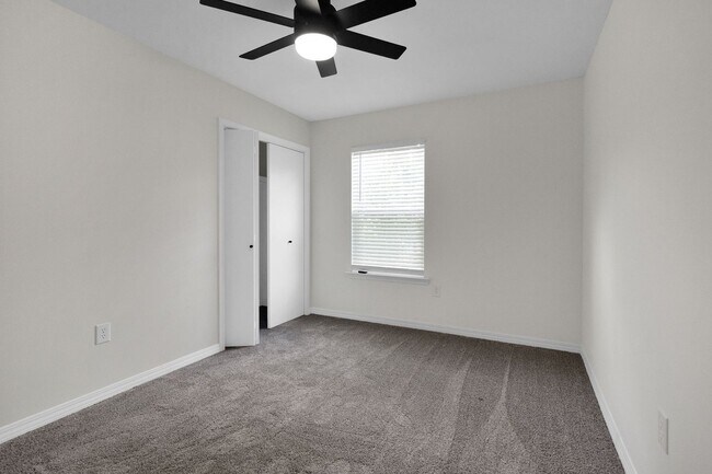 Building Photo - 3 Bedroom in Crestview!!