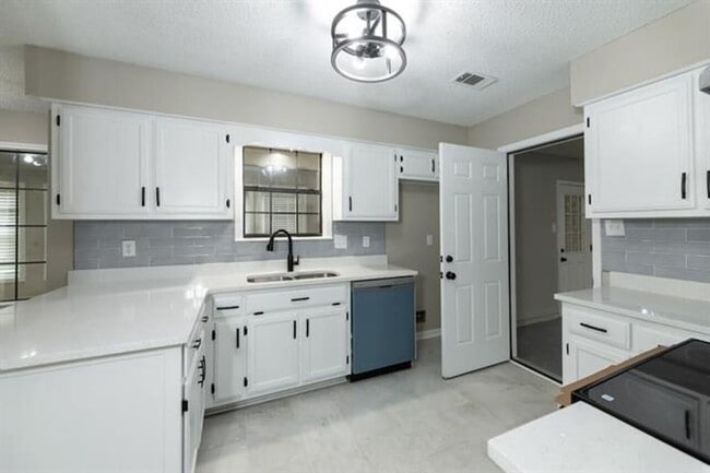 Building Photo - 9102 Valkrie Ln