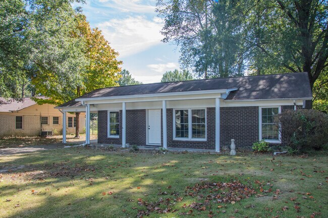Building Photo - 3 Bed 1.5 Bath