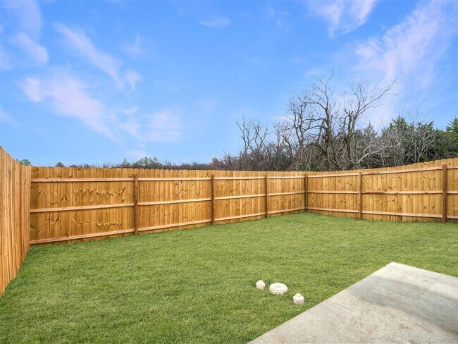 Building Photo - 206 Gray St