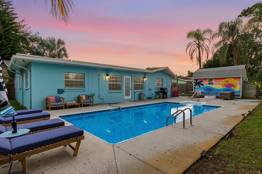 Building Photo - 1596 Idle Dr NE