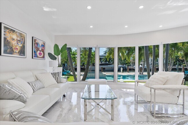 Building Photo - 207 Royal Palm Dr