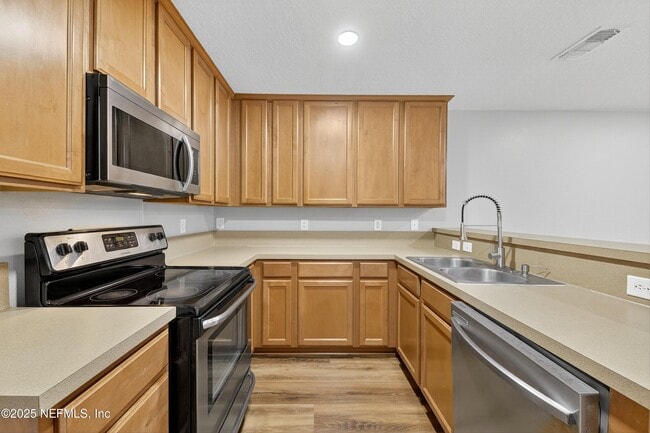 Building Photo - 834 Black Cherry Dr S