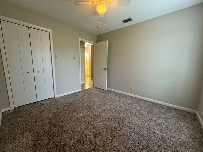 Building Photo - 3 Bed 2 Bath Apartment in Central Tyler! F...