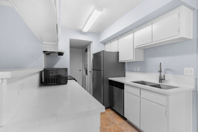 Building Photo - 2750 Holly Hall St