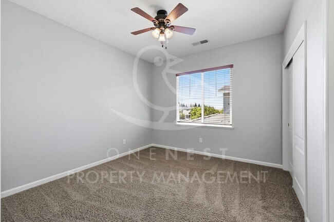Building Photo - 2127 Ranch View Dr