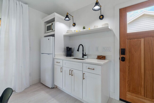 Building Photo - 28 W Castillo Dr