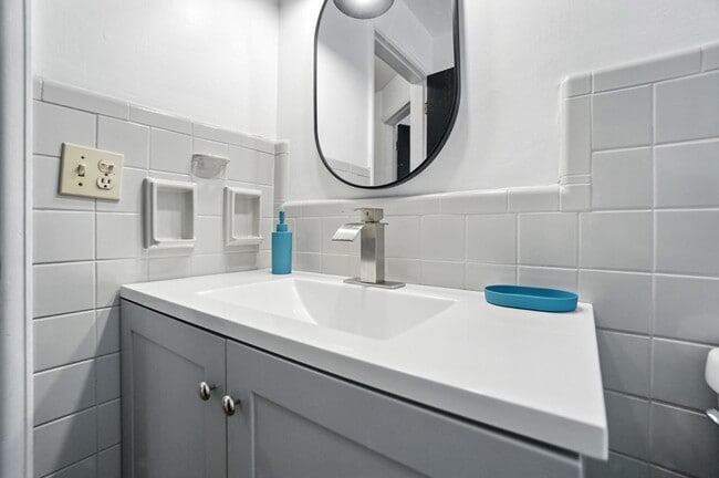 Building Photo - 2295 Deblin Dr