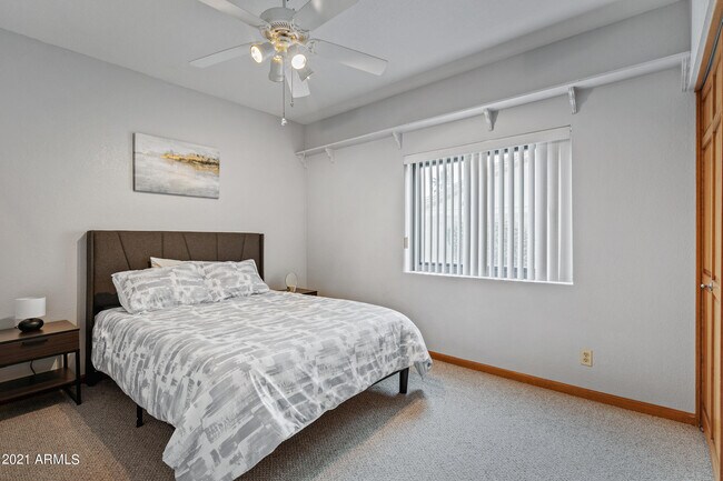 Building Photo - 5735 E Campo Bello Dr