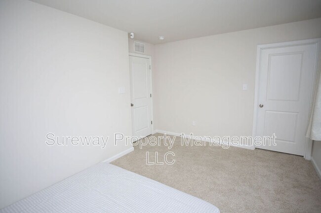Building Photo - 32 Roberta Wy.