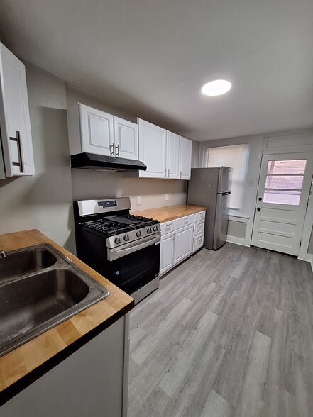 Building Photo - 307 S Park St