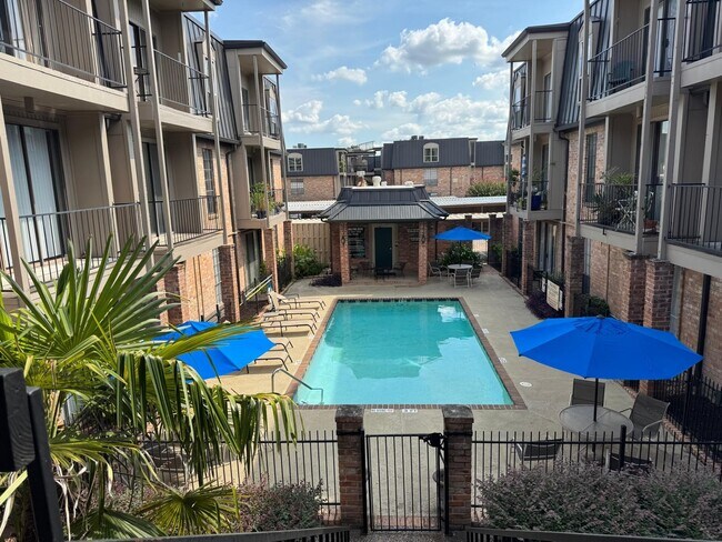 Building Photo - 2425 Underwood St